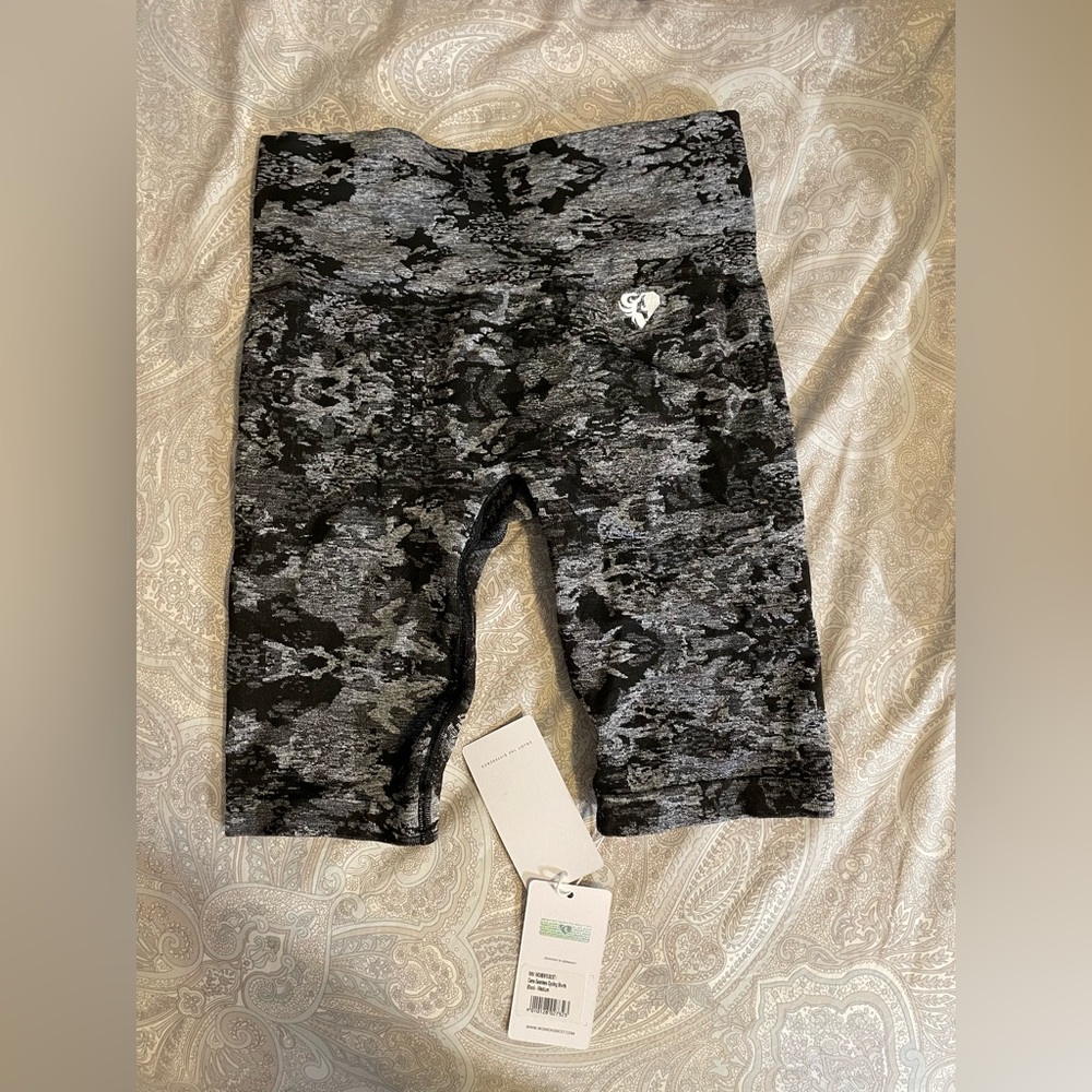 Womens Best seamless camo shorts medium